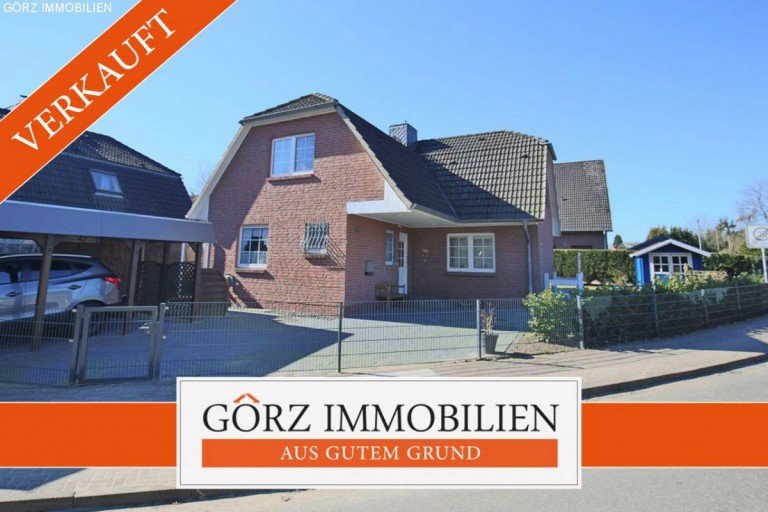 Henstedt-Ulzburg Einfamilienhaus *VERKAUFT* - Modernes Einfamilienhaus mit Doppelcarport und Vollkeller - Kamin möglich!