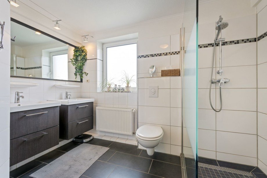ger�umiges Bad Doppelhaush�lfte Henstedt-Ulzburg