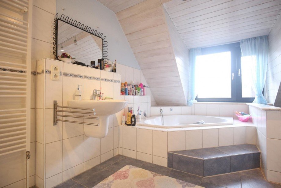Eckbadewanne Doppelhaush�lfte Quickborn