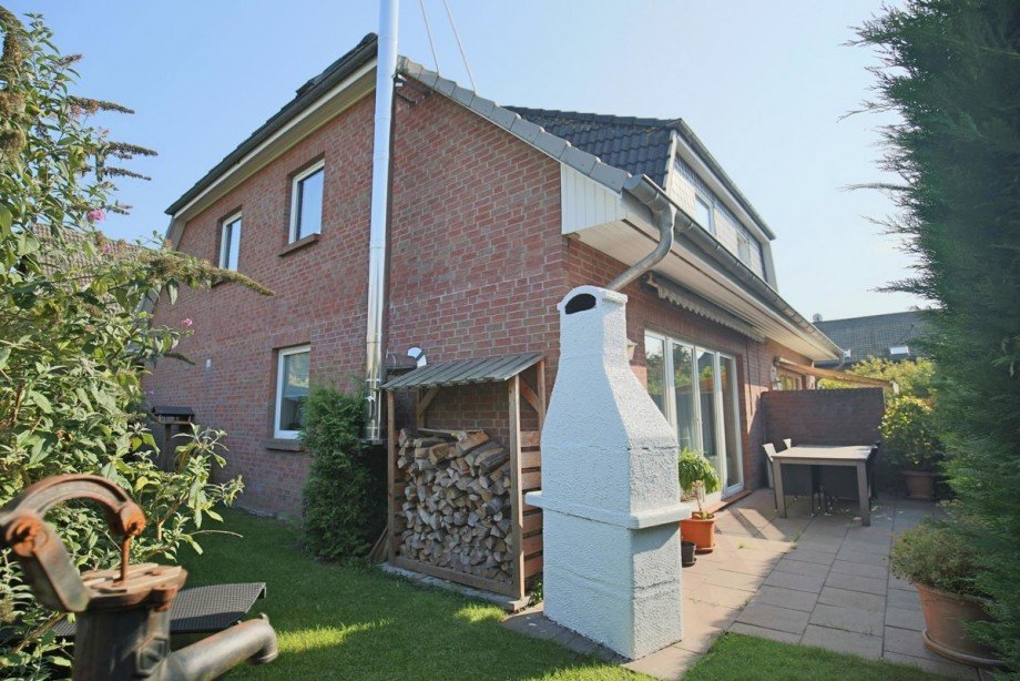 Brunnen, Terrasse Doppelhaush�lfte Hasloh
