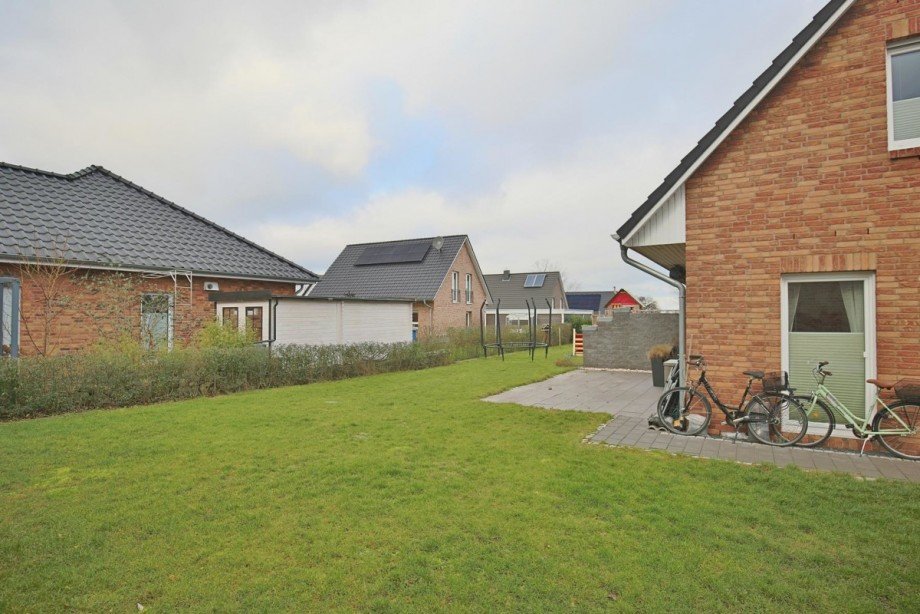 Terrasse im L-Form Doppelhaush�lfte Kisdorf