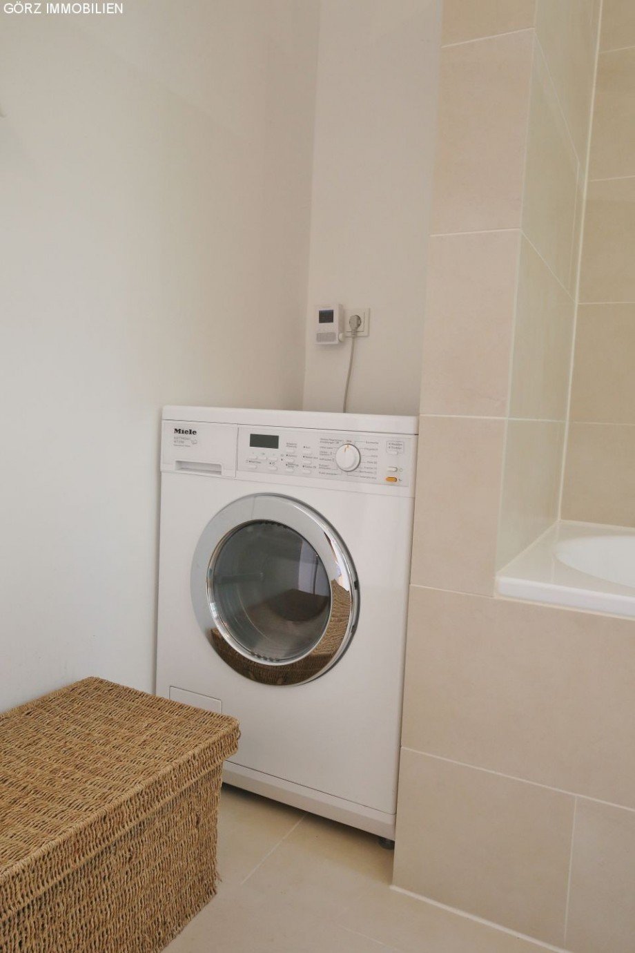 Platz f�r die Waschmaschine im Badezimmer Stadthaus Hamburg
