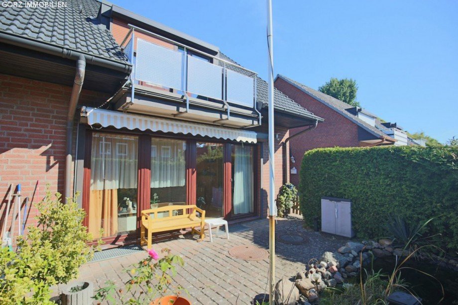 Blick auf die S�d-Terrasse und Balkon Doppelhaush�lfte Rellingen