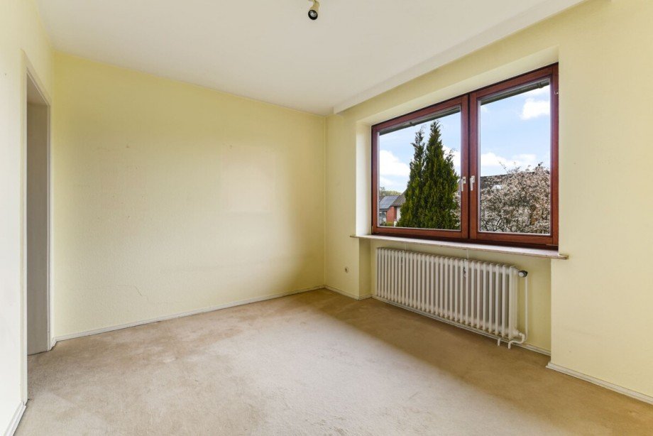 Schlafzimmer II mit Aufgang Spitzboden Reihenmittelhaus Norderstedt