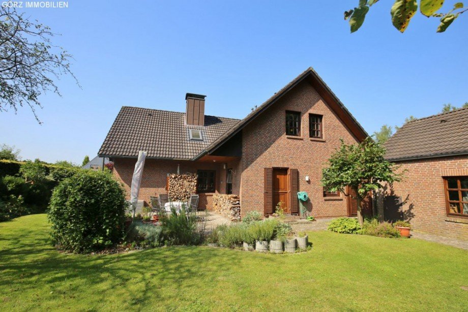 Blick auf die Ostterrasse Einfamilienhaus Kaltenkirchen