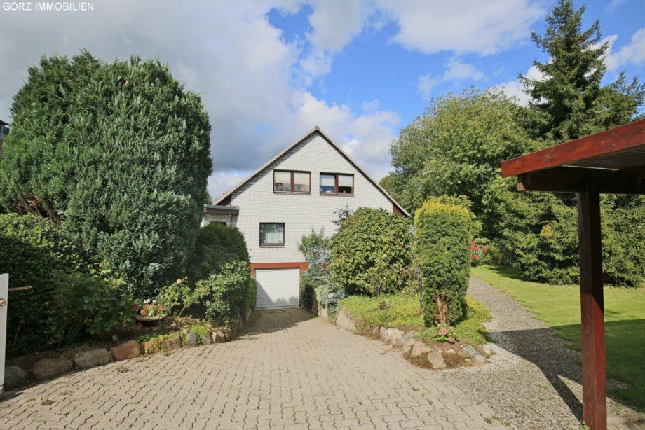 Zuffahrt zur Garage Zweifamilienhaus Norderstedt