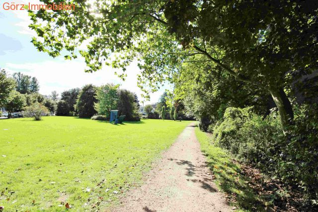 Die n�here Umgebung ist gepr�gt durch viele Parks und Kirchen Terrassenwohnung Hamburg