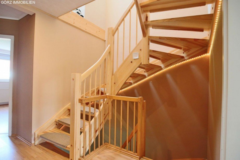 DG Treppe zum Spitzboden Reihenendhaus Pinneberg