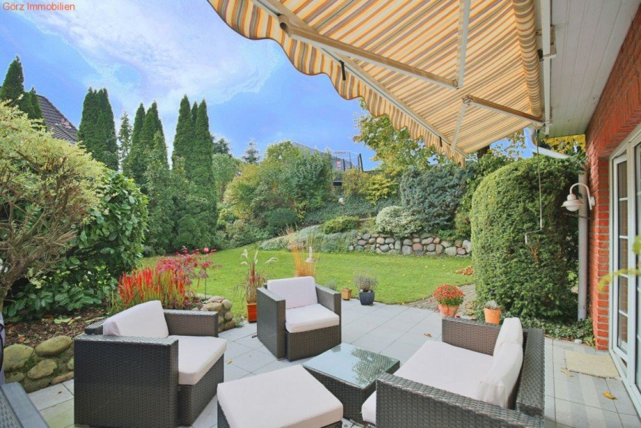 Terrasse mit Markise Doppelhaush�lfte Norderstedt
