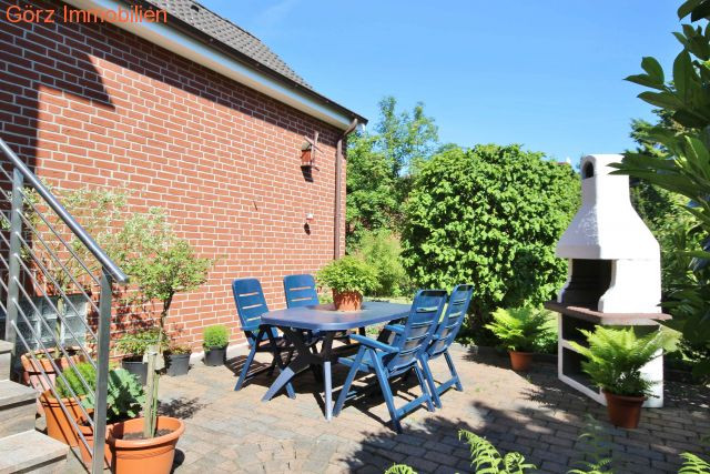 Gartenterrasse / Steinofen-Grill (links separater Hauseingang) Haus Hamburg