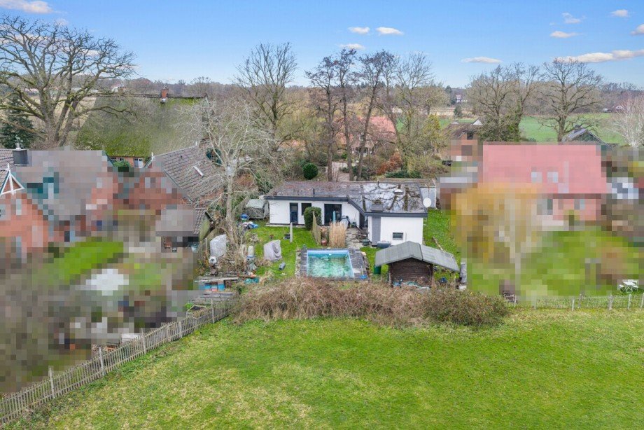 Ansicht vom Feldrand Luftbild Bungalow H�ttblek