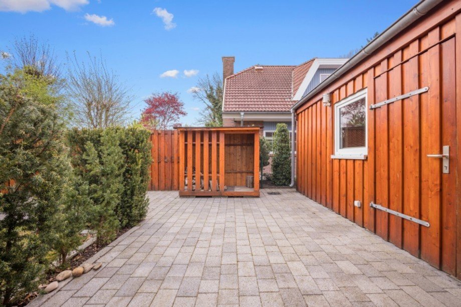 angrenzender Abstellraum/Holzunterstand Einfamilienhaus Gro�enaspe