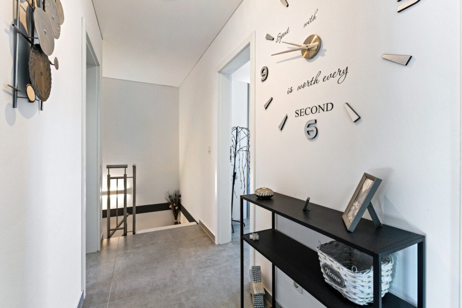 Flur OG Reihenmittelhaus Nahe