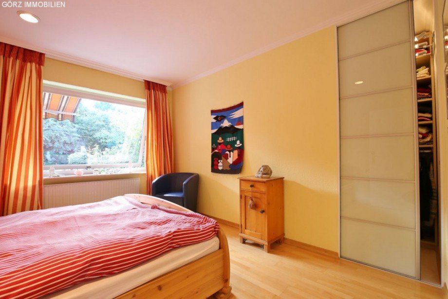 Schlafzimmer mit begehbarem Kleiderschrank Bungalow Appen