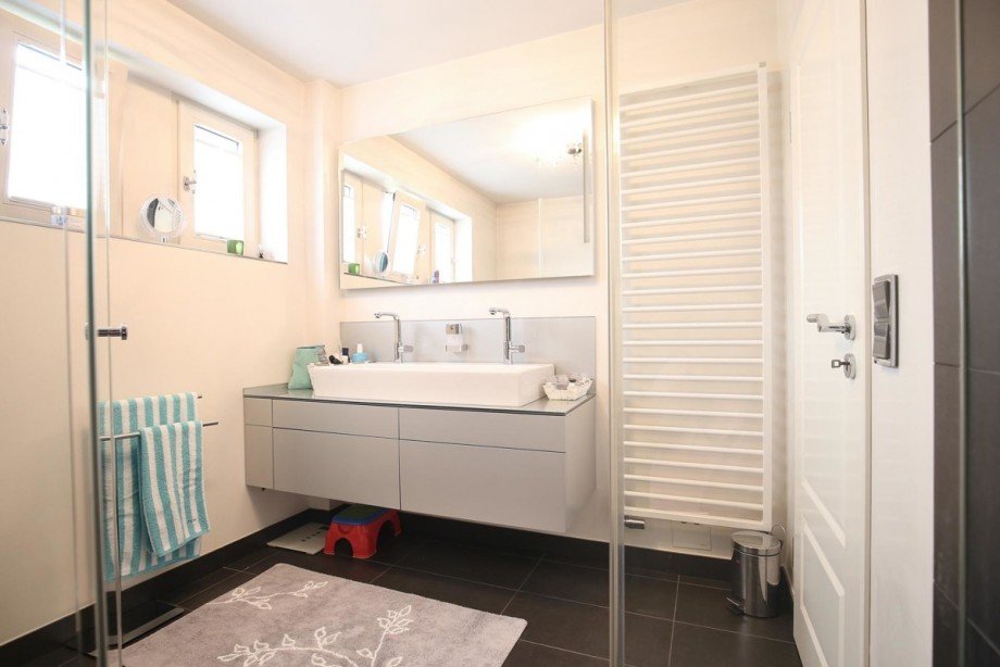 hochwertiger Waschtisch Reihenmittelhaus Schenefeld