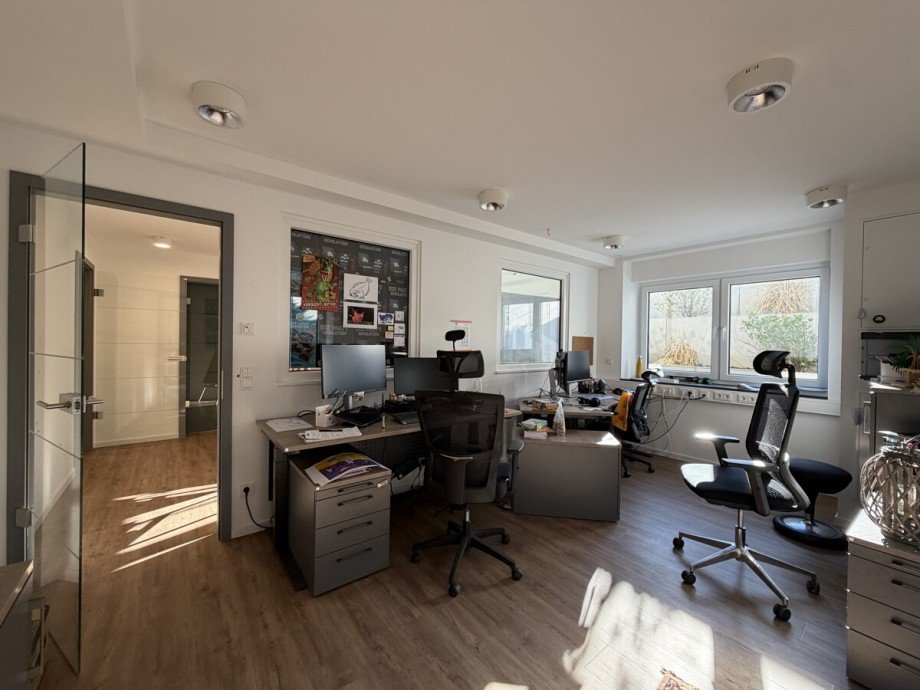 Souterrain lichtdurchflutet B�rohaus Quickborn