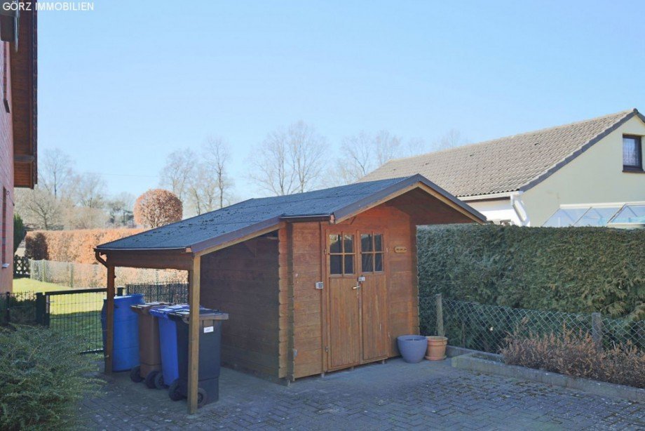 Gartenhaus mit Unterstand Doppelhaush�lfte Quickborn-Heide