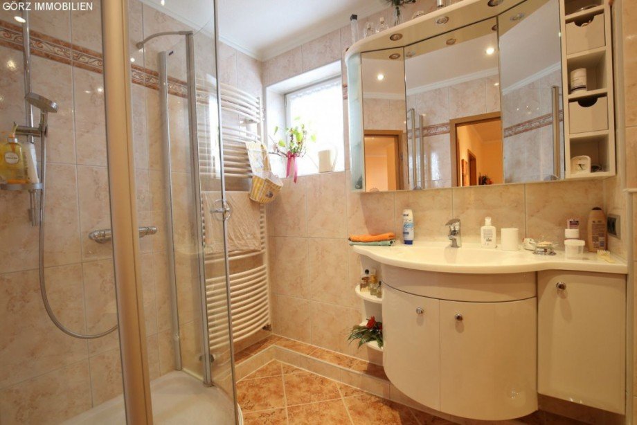 Badezimmer mit Dusche im Obergeschoss Reihenendhaus Norderstedt